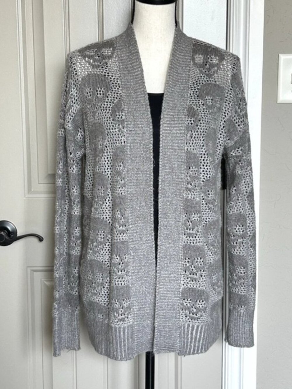 Aeropostale Women Gray Open Front Skull Graphic Cardigan Sweater Loose Knit Sz M - Picture 3 of 12